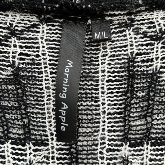 Geometric Hooded Duster - Picture 3 of 6
